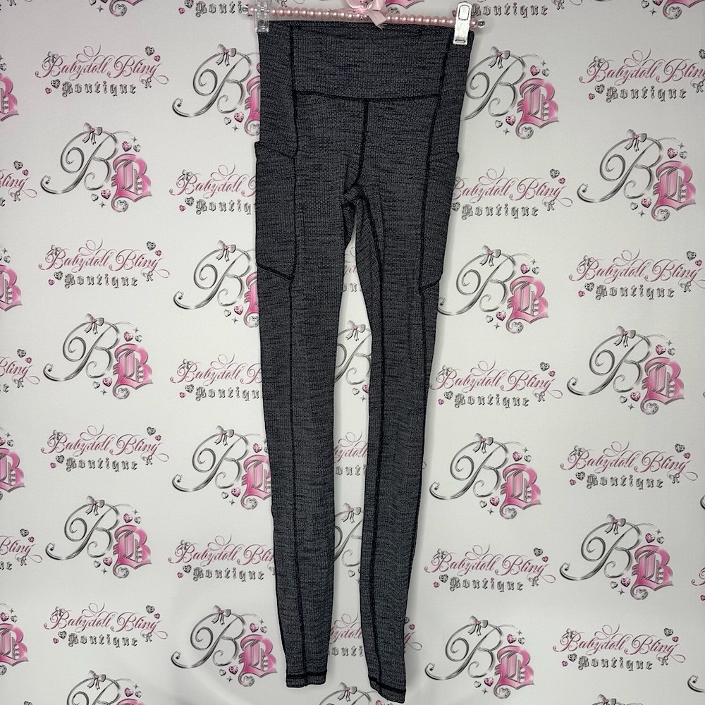 Lululemon leggings Gray High-Waisted pockets on side size 2 black thread